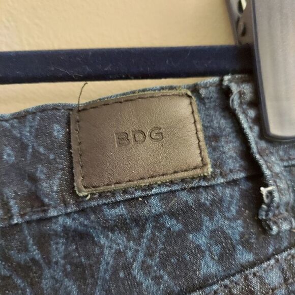 BDG Urban Outfitters Mid Rise Laser Print Twig Ankle Jeans sz 29 Dark Wash - Picture 11 of 15